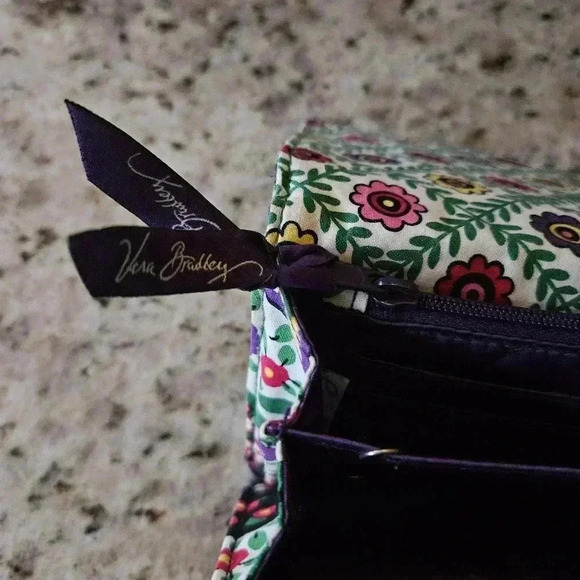 Vera Bradley Bifold RETIRED Baroque Oversize Wallet  Magnetic Closure - Picture 3 of 5